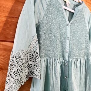 Lovely Feminine Women's Smocked Mint Green Flouncy Cotton Blouse w/Lace Detail